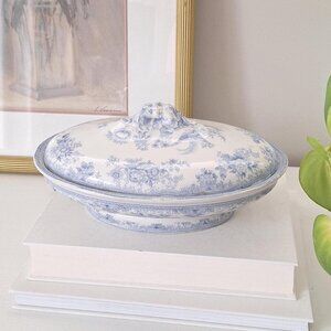 Vintage Blue & white Chinoiserie pot Casserole Dish Lid floral butterfly